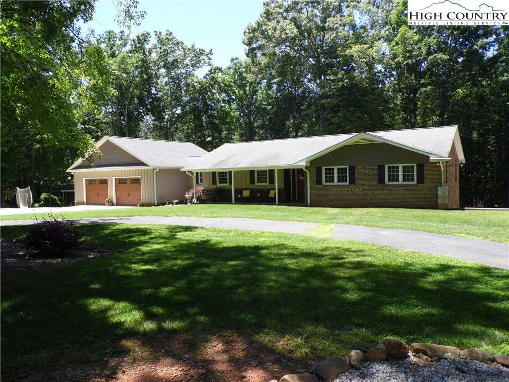 137 Forest LN, State Road, NC 28675