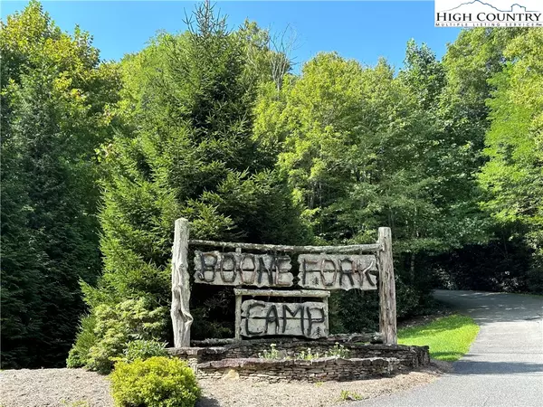 28 Chickasaw TRL, Blowing Rock, NC 28605