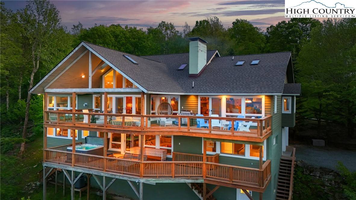 140 Mariah CIR, Beech Mountain, NC 28604