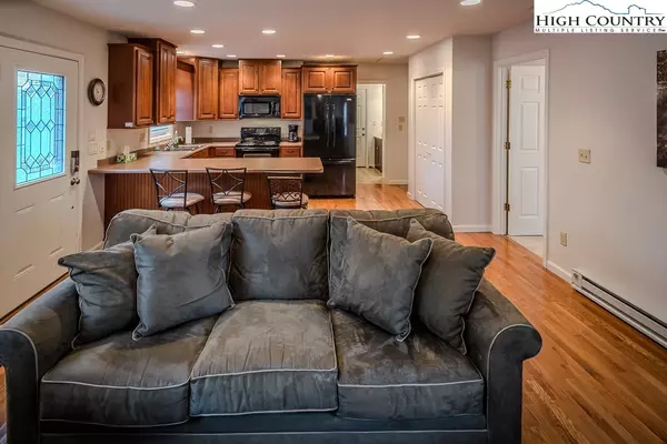 Newland, NC 28657,919 Highland Hills RD