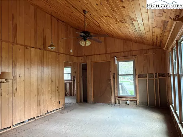 Newland, NC 28657,171 River RD