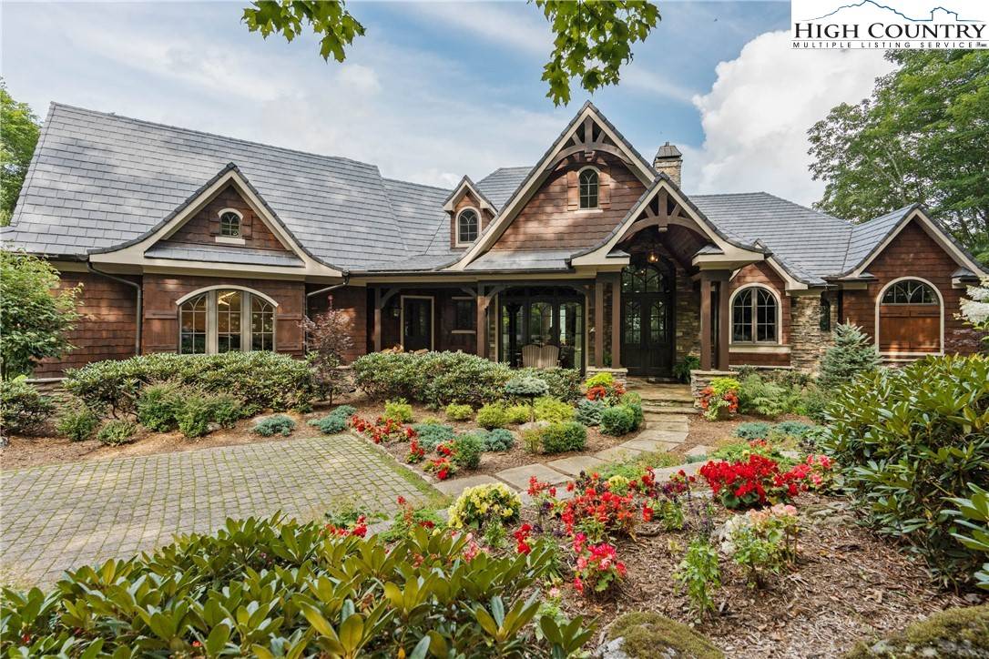 210 Ridge DR, Linville, NC 28646