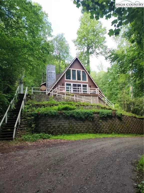 370 Woodland Hills DR, Elk Park, NC 28622