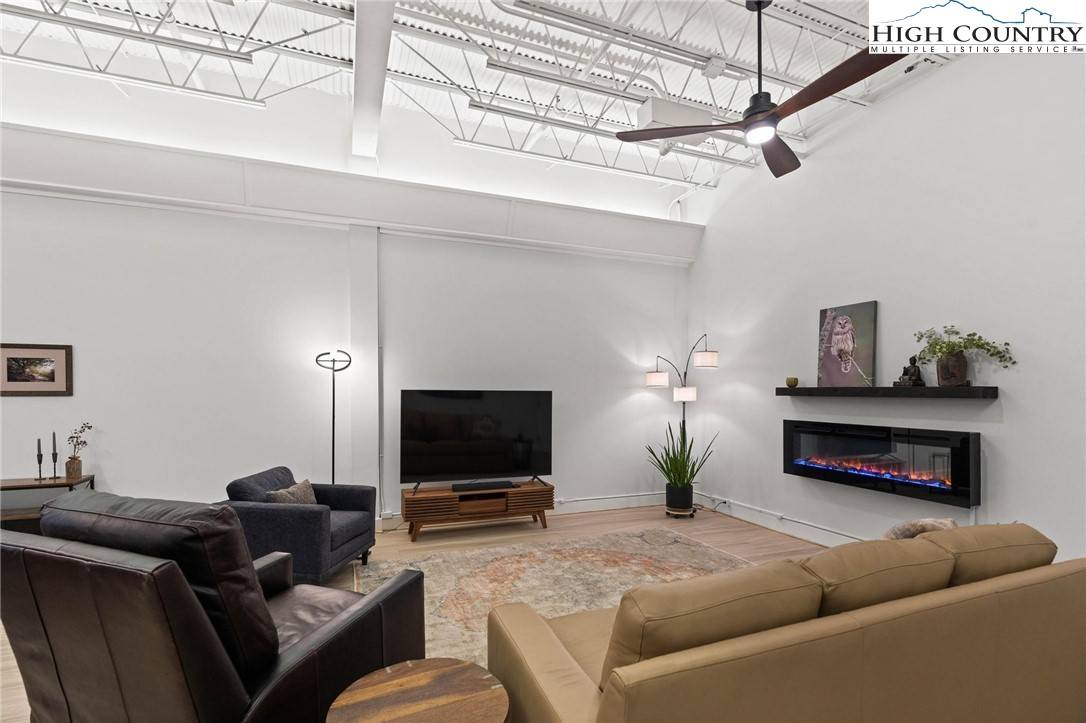 215 S Jefferson AVE #102, West Jefferson, NC 28694