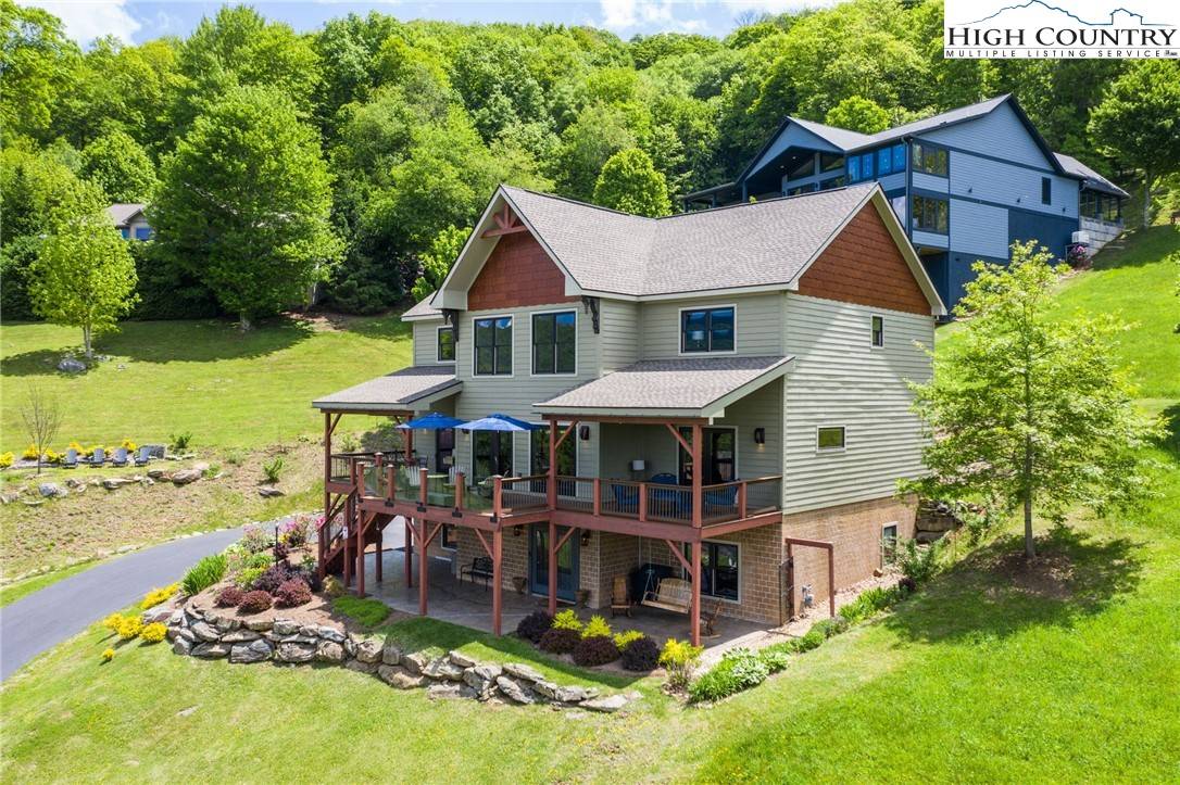 202 King Lucious LN, Banner Elk, NC 28604