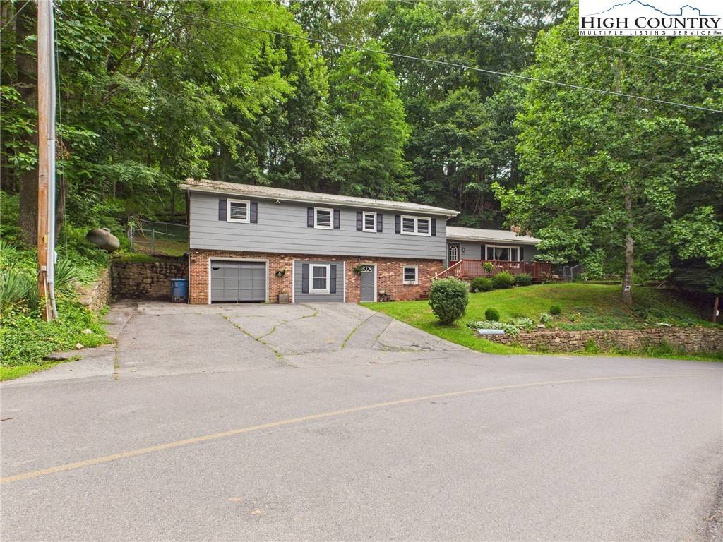601 Dogwood RD, Boone, NC 28607
