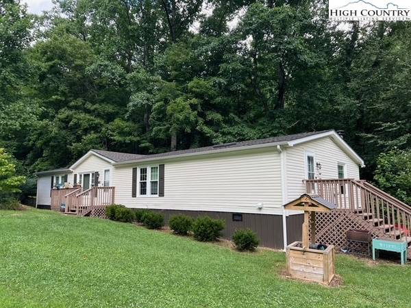 1980 Mountain Dale RD, Vilas, NC 28692