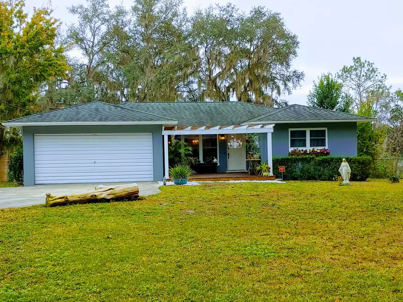 822 LAKE SHORE TER, Interlachen, FL 32148