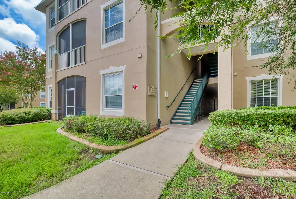 Jacksonville, FL 32256,7990 BAYMEADOWS RD E #323