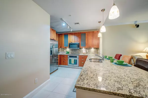 Jacksonville, FL 32207,1431 RIVERPLACE BLVD #2203