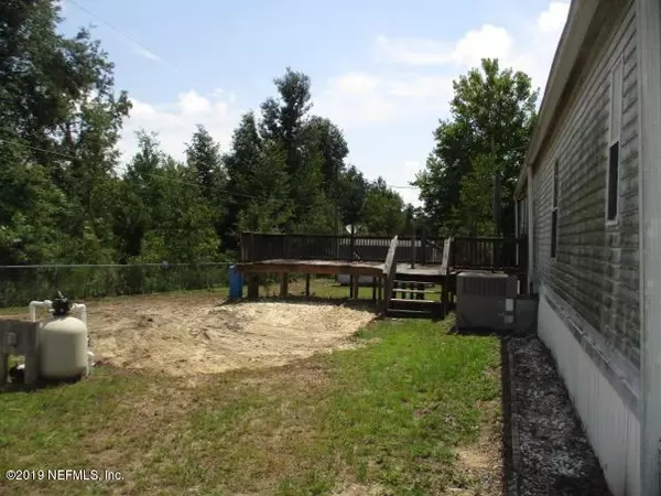 Interlachen, FL 32148,242 7TH WAY