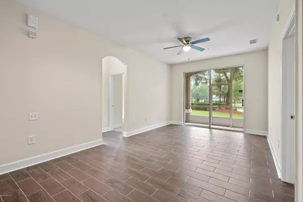 Jacksonville, FL 32256,10550 BAYMEADOWS RD #218