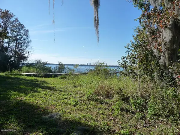 East Palatka, FL 32131,451 FEDERAL POINT RD