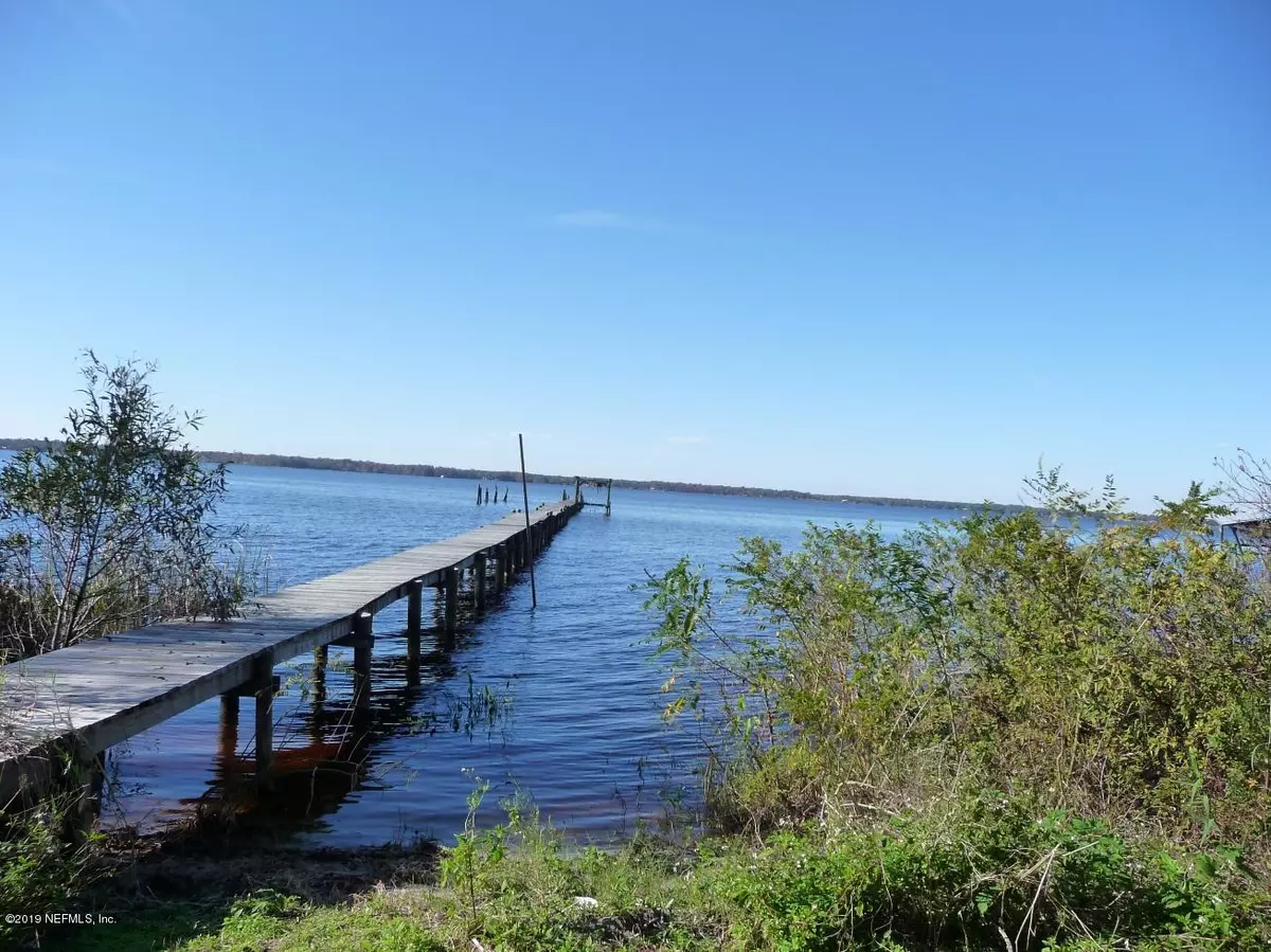 East Palatka, FL 32131,451 FEDERAL POINT RD