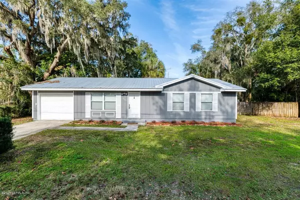 2110 SILVER LAKE DR, Palatka, FL 32177