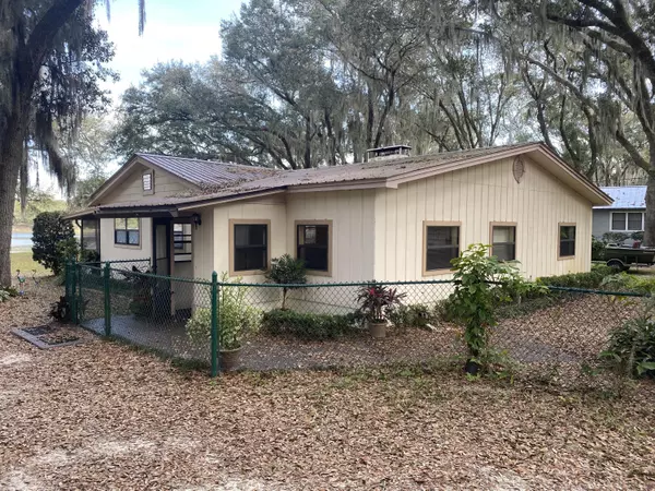 168 E COWPEN LAKE POINT RD, Hawthorne, FL 32640