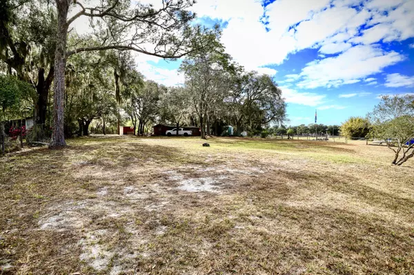 Hawthorne, FL 32640,160 CLEARWATER LAKE RD