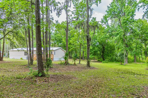 East Palatka, FL 32131,393 COUNTY RD 207A