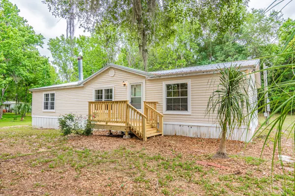 East Palatka, FL 32131,393 COUNTY RD 207A