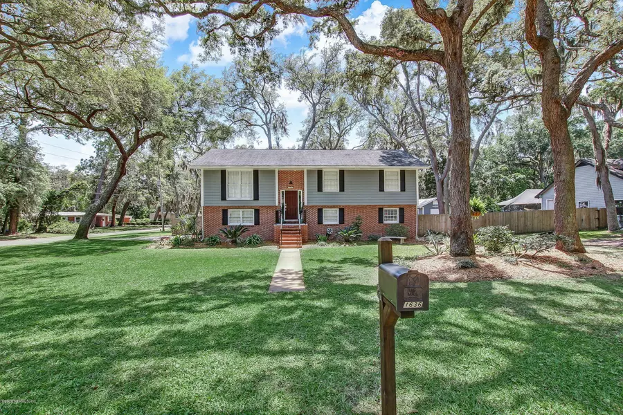1636 BROOME ST, Fernandina Beach, FL 32034
