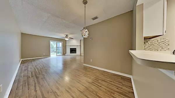 Jacksonville, FL 32225,12064 COBBLEWOOD LN N