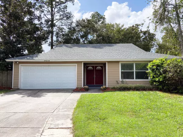 10516 CHIPPENDALE CIR E, Jacksonville, FL 32257