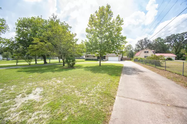 1146 LAKE ASBURY DR, Green Cove Springs, FL 32043