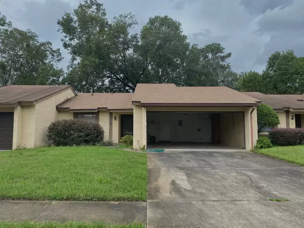 8632 DEERMOSS WAY E, Jacksonville, FL 32217