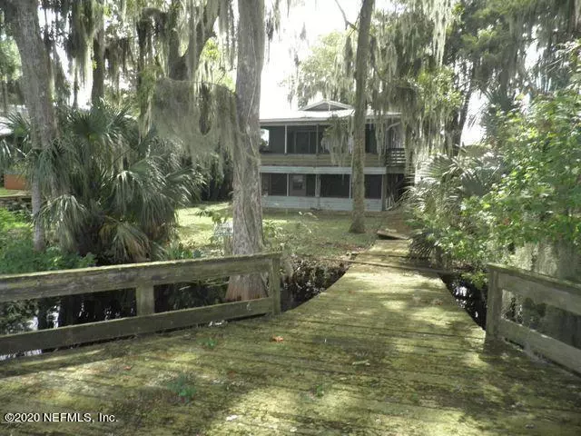 208 HAYES AVE, Crescent City, FL 32112