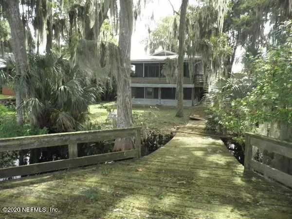 208 HAYES AVE, Crescent City, FL 32112