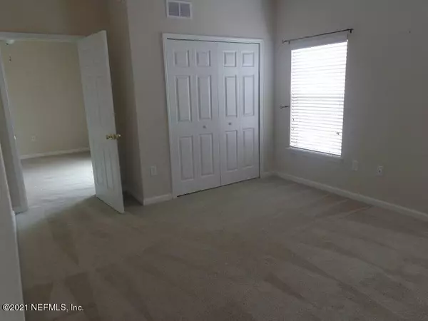 Jacksonville, FL 32256,8218 GREEN PARROT RD #305