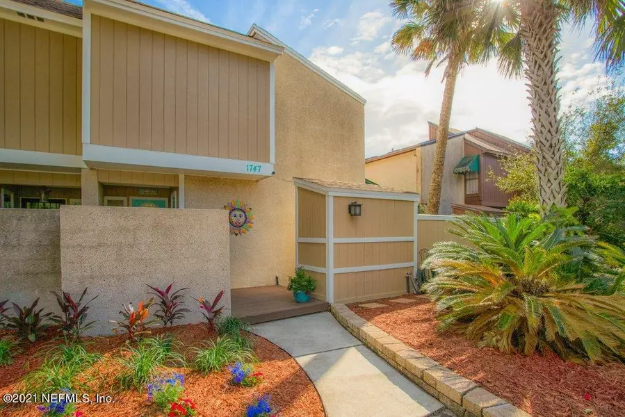 1747 SEMINOLE RD, Atlantic Beach, FL 32233