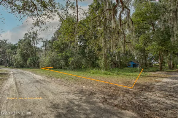 Welaka, FL 32193,717 2ND AVE