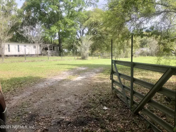 10339 WEBB LN, Hampton, FL 32044