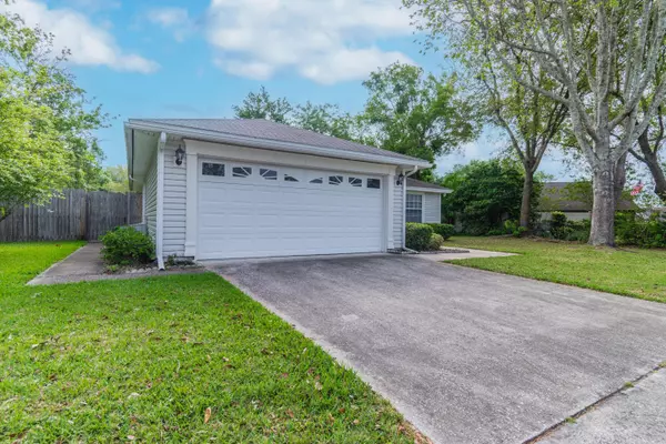 Jacksonville, FL 32244,8497 CHARLESGATE CIR W