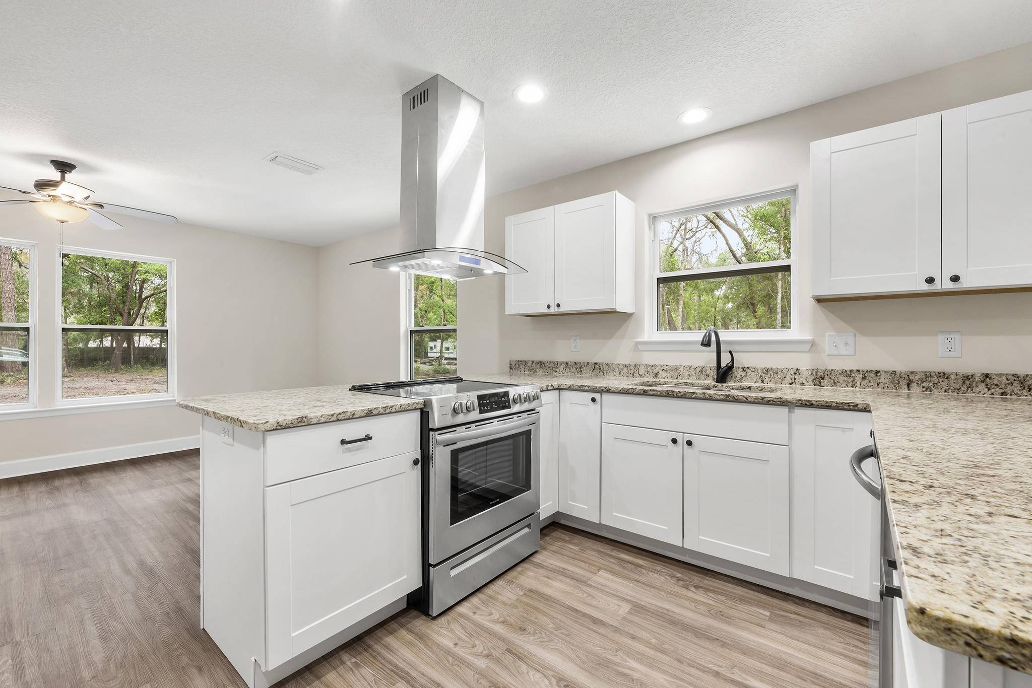 Melrose, FL 32666,574 SE 2ND AVE