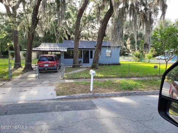 121 HUSSON AVE, Palatka, FL 32177