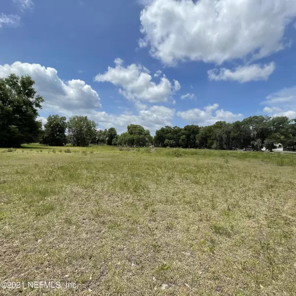 Interlachen, FL 32148,147 E STRICKLAND RD