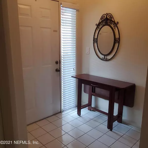 Jacksonville, FL 32211,1307 RIVER HILLS CIR E #16