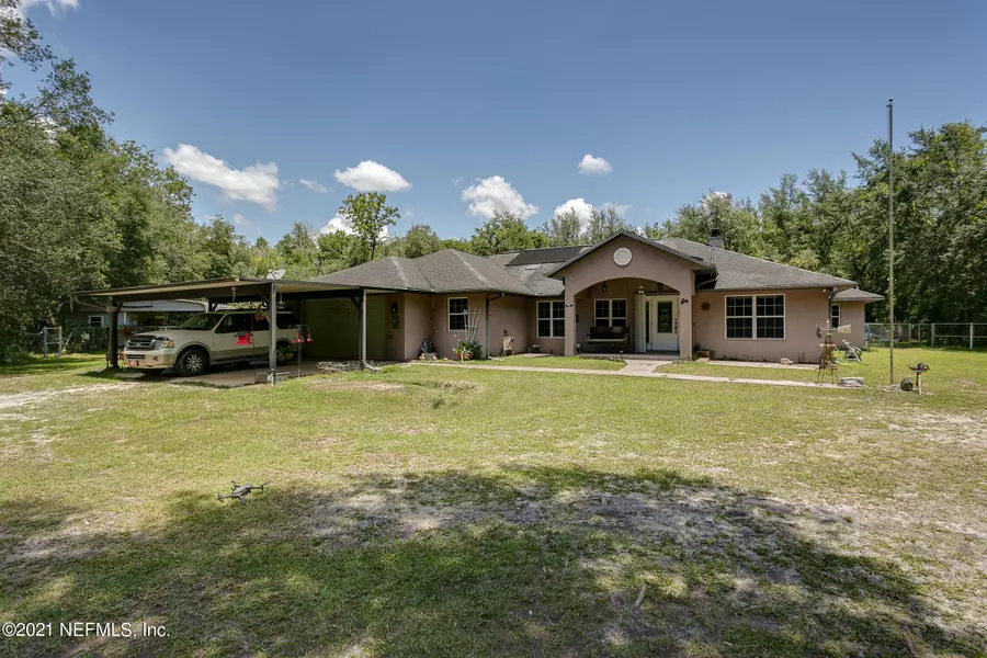 240 LYNNE DR, Palatka, FL 32177