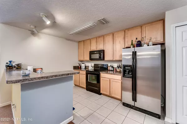 Jacksonville, FL 32256,7044 DEER LODGE CIR #109