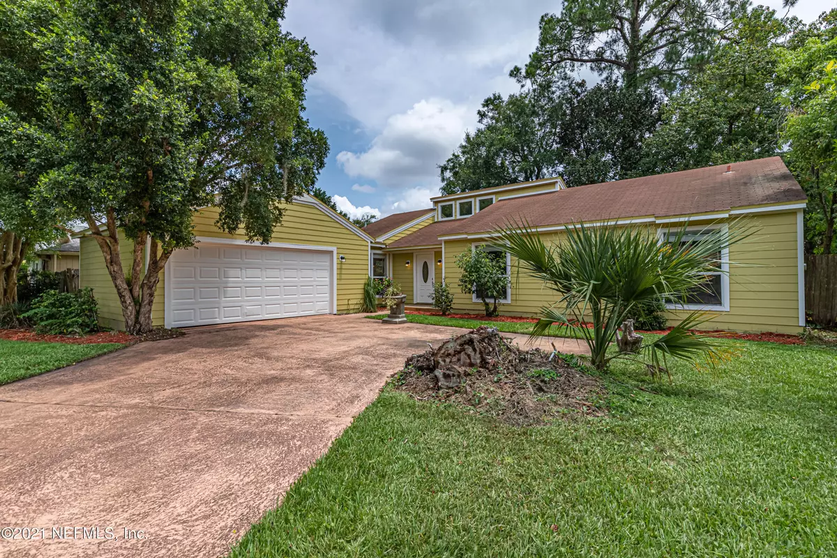 Jacksonville, FL 32216,445 HOLIDAY HILL CIR W