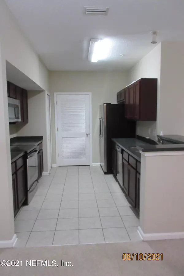 Jacksonville, FL 32256,4998 KEY LIME DR #206