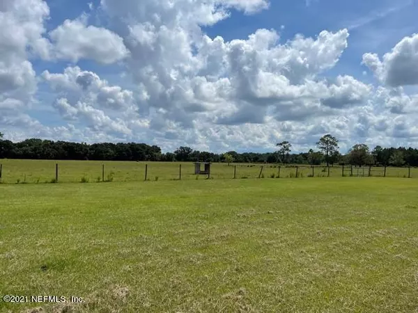 21124 E COUNTY RD 1474, Hawthorne, FL 32640