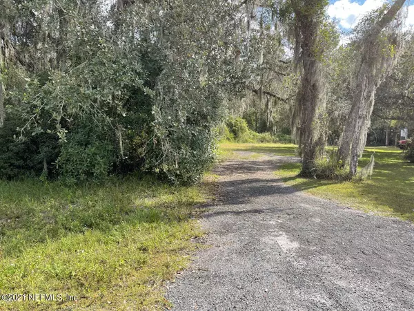 East Palatka, FL 32131,102 ORANGE TREE RD