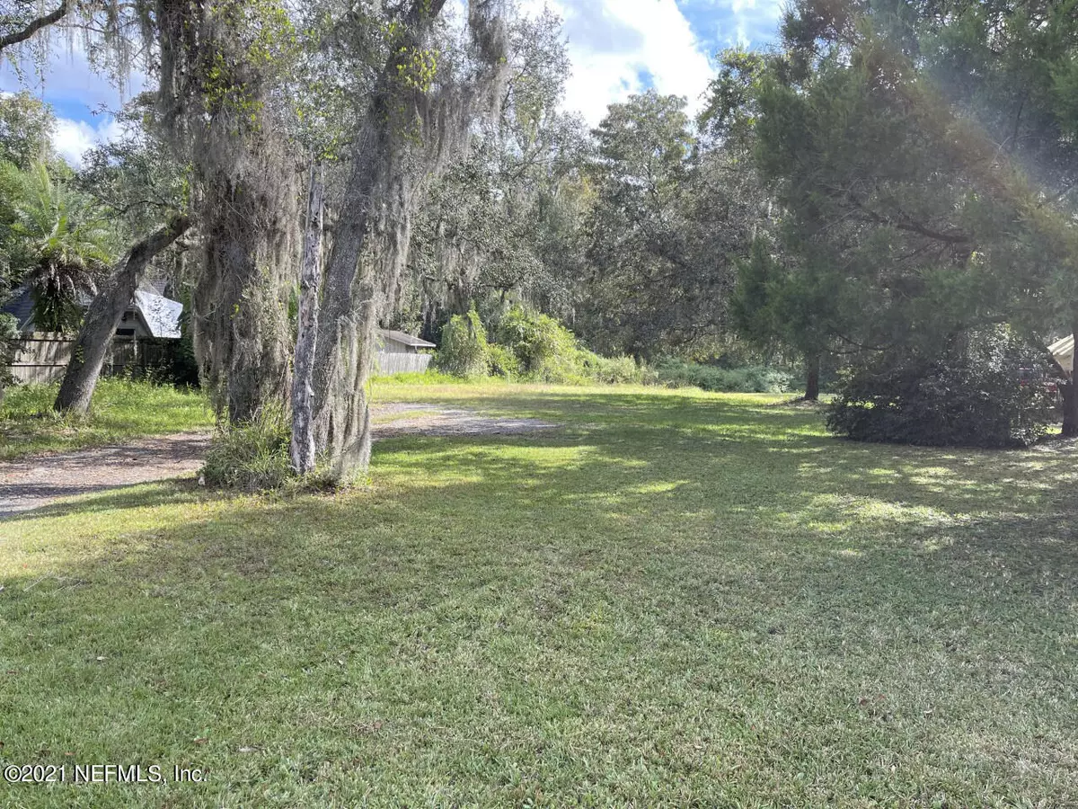 East Palatka, FL 32131,102 ORANGE TREE RD