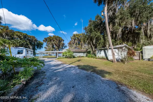 239 HESS RD, Crescent City, FL 32112