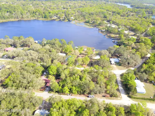 Interlachen, FL 32148,407 HOLIDAY DR