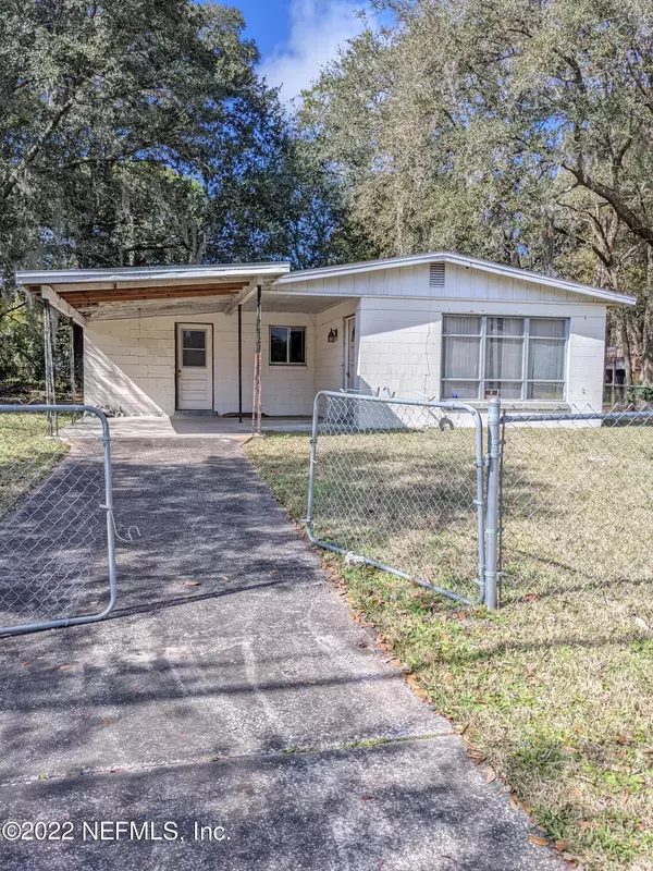 2414 LOOKING GLASS LN, Jacksonville, FL 32210