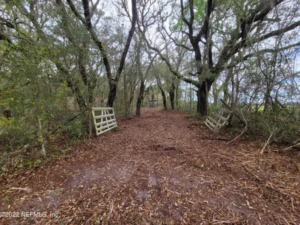 107 PORPOISE RD, Pomona Park, FL 32181